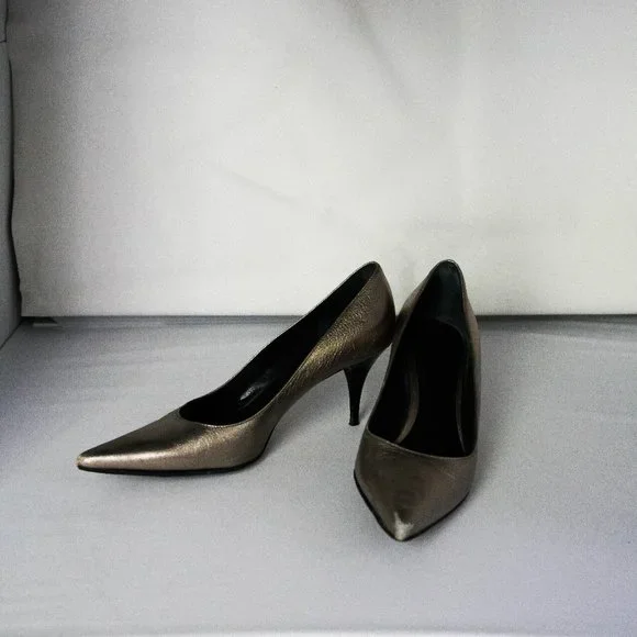 Bronze Burberry Pumps - Picture 1 of 5